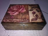 Caixa em MDF decorada com embossing